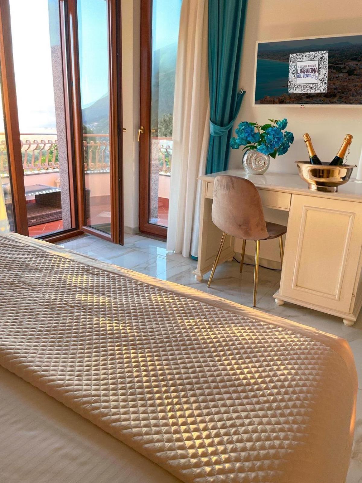 La Vigna Del Vento Bed & Breakfast Casola di Napoli ภายนอก รูปภาพ