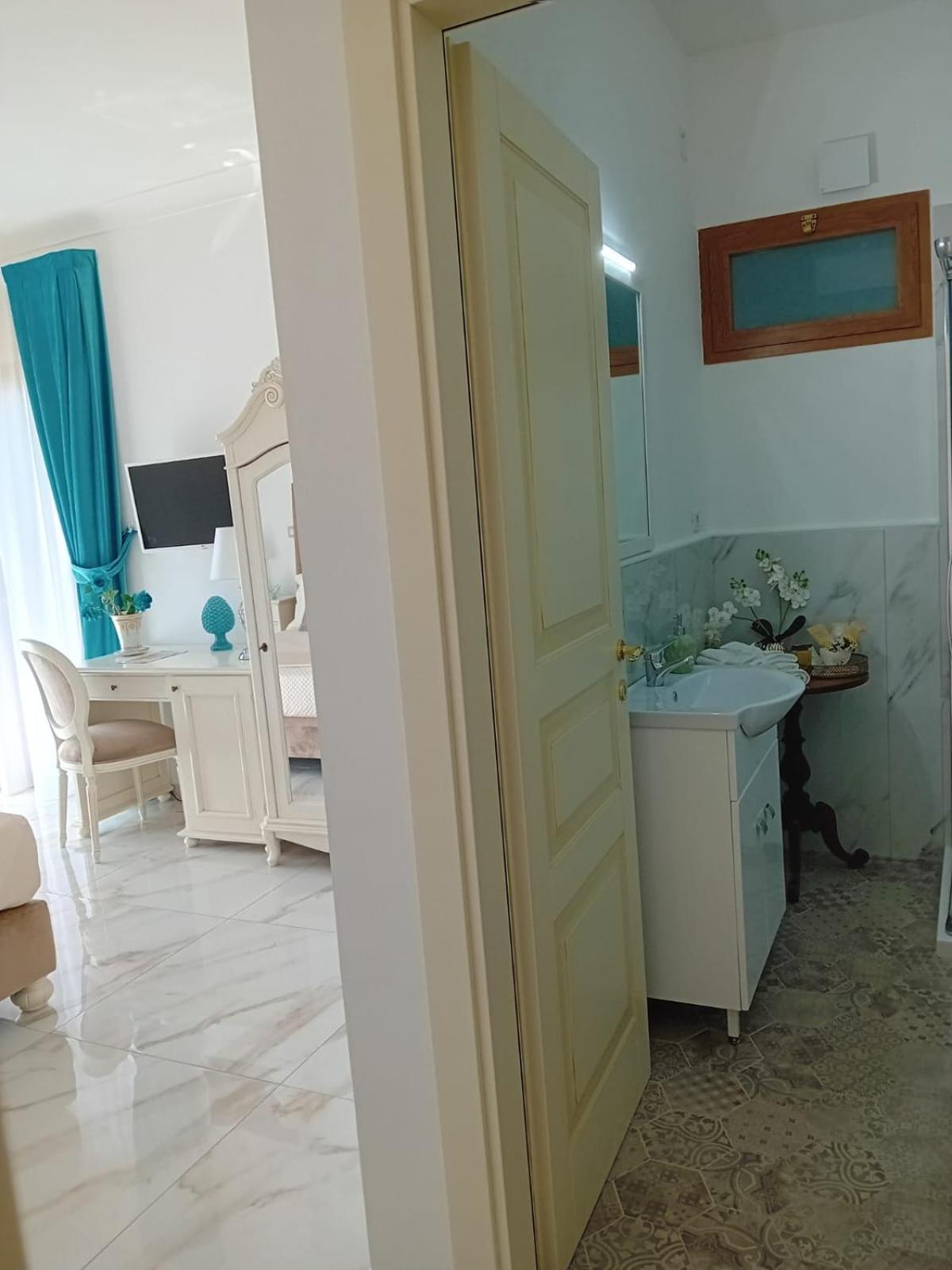 La Vigna Del Vento Bed & Breakfast Casola di Napoli ภายนอก รูปภาพ